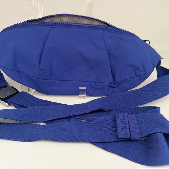 Athleta Handbags - Athleta Kinetic Nylon Waist Bag with Zipper for Hiking